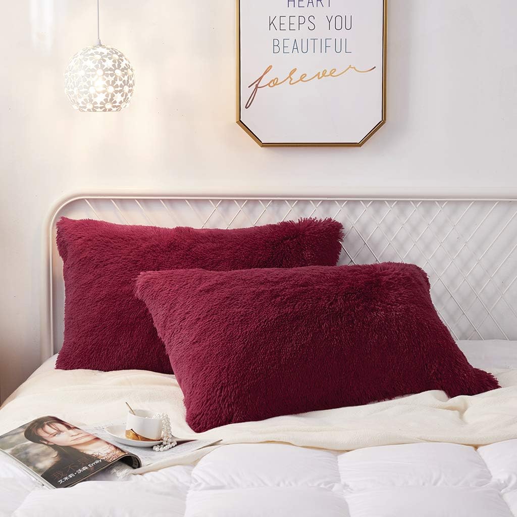 Uhamho Set of 2 Faux Fur Throw Pillow Covers Soft Velvet Decorative Pillowcases Zipper Closure (Burgundy, 20"x36")