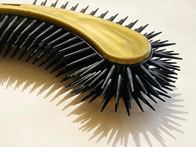 (Gold) Cat Brush is Designed for Comfort, Created for Results. This innovative grooming brush features multi contoured shapes that gently adapt to your cats body for a stress free grooming.