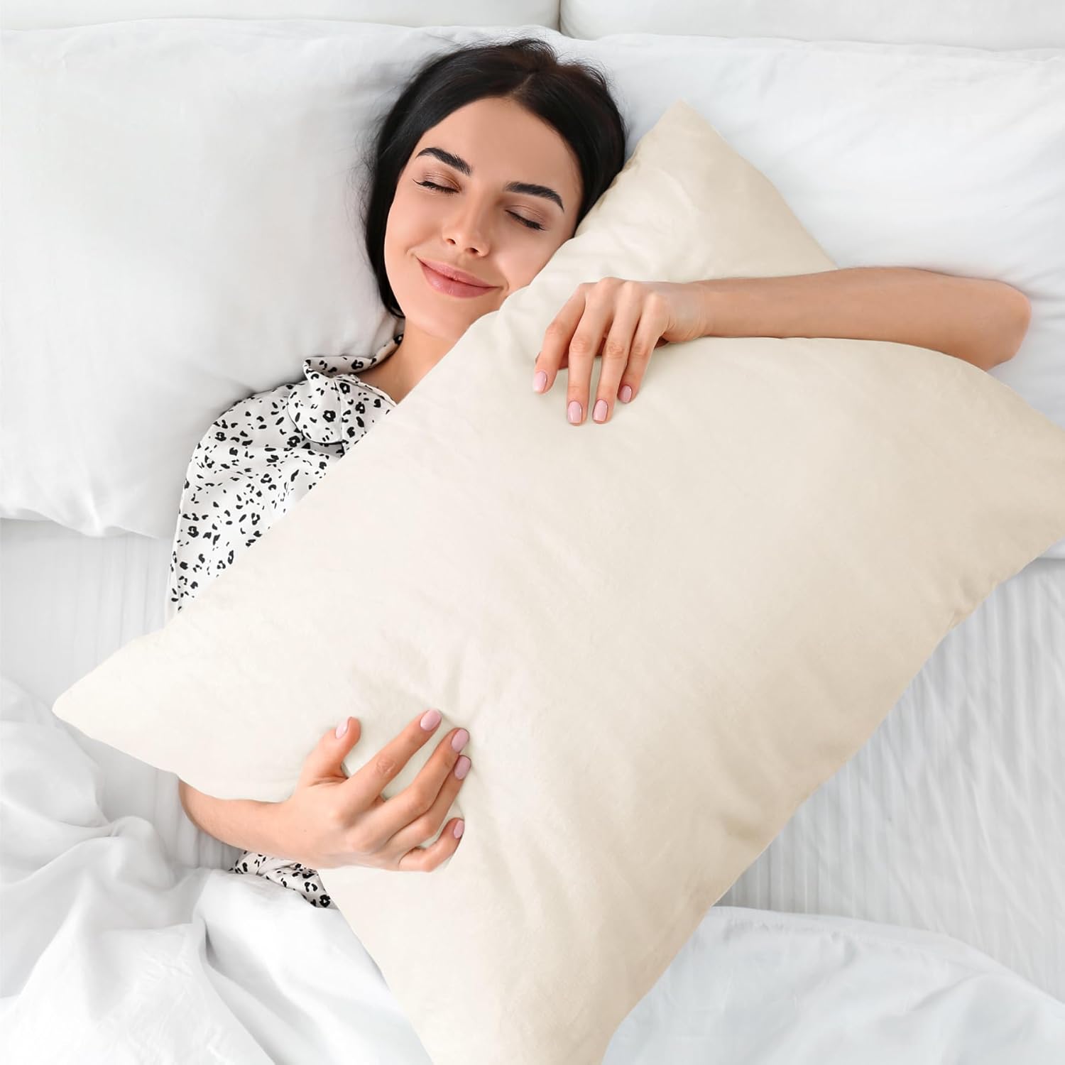 BEDELITE Flannel Pillow Cases Queen Size Set of 2, Super Soft Fleece Pillowcases with Zipper for Bedroom, Sofa, Luxury Cozy Fuzzy Velvet Pillow Shams for All Seasons(20x30 Inches, Off White)