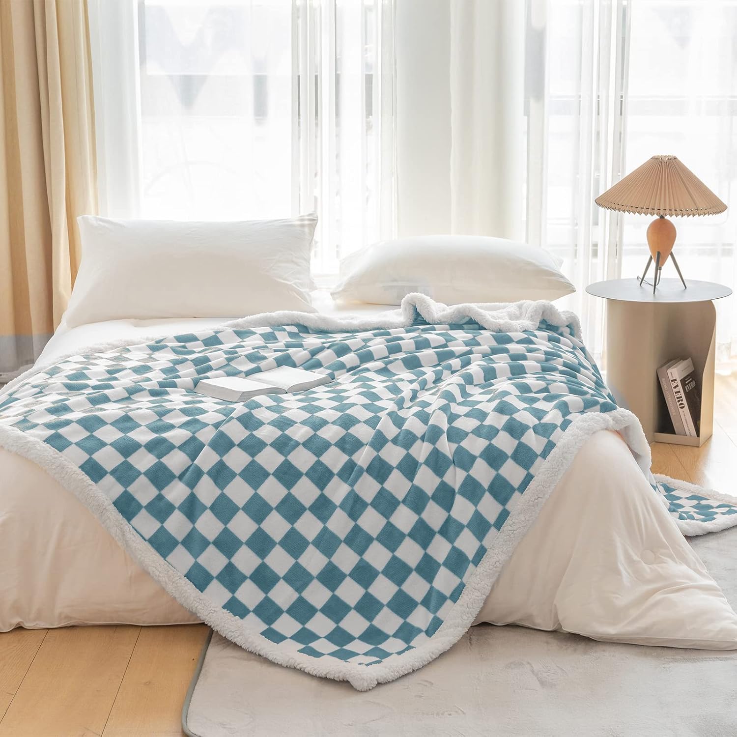 LOMAO Sherpa Throw Blanket Fleece Blanket with Checkered Pattern Soft Thick Blanket for Couch, Bed, Sofa Luxurious Warm and Cozy for All Seasons (Light Blue, 51"x63")