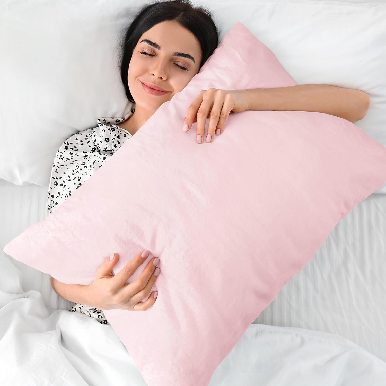 BEDELITE Flannel Pillowcases Standard Set of 2, Super Soft Fleece Pillow Case Cover with Zipper for Bedroom, Sofa, Couch,Luxury Cozy Fuzzy Velvet Pillow Shams for All Seasons(20x26 Inches, Pink)