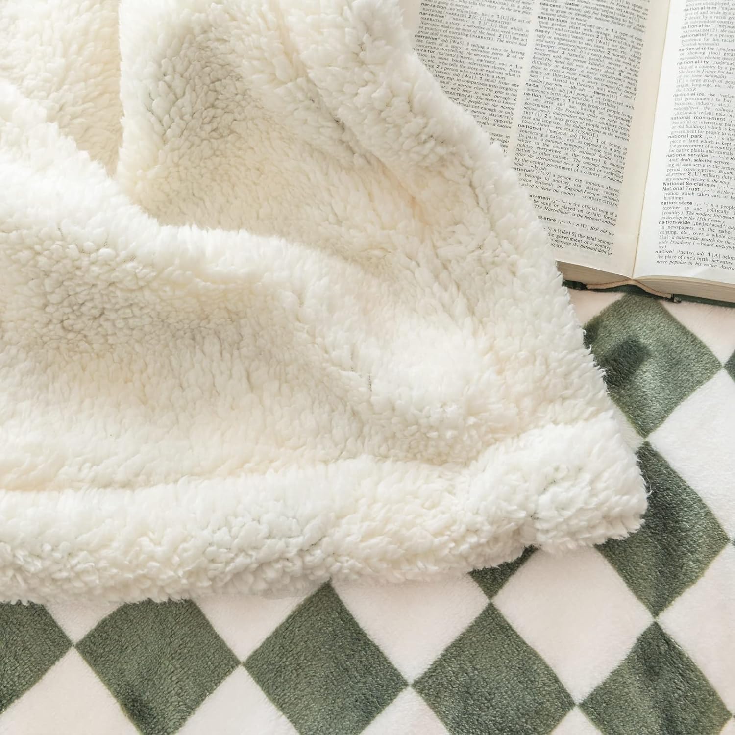 LOMAO Sherpa Throw Blanket Fleece Blanket with Checkered Pattern Soft Thick Blanket for Couch, Bed, Sofa Luxurious Warm and Cozy for All Seasons (Dark Olive, 51"x63")