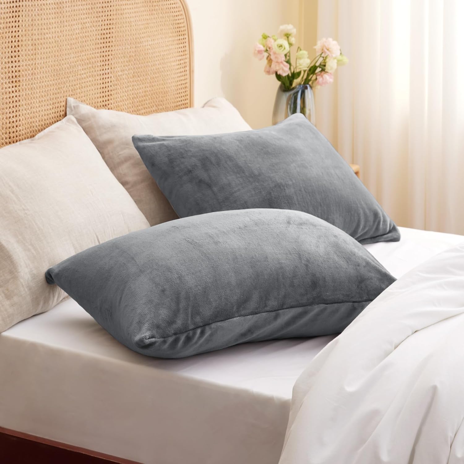 BEDELITE Flannel Pillowcases Standard Set of 2, Super Soft Fleece Pillow Case Cover with Zipper for Bedroom, Sofa, Couch,Luxury Cozy Fuzzy Velvet Pillow Shams for All Seasons(20x26 Inches, Gray)