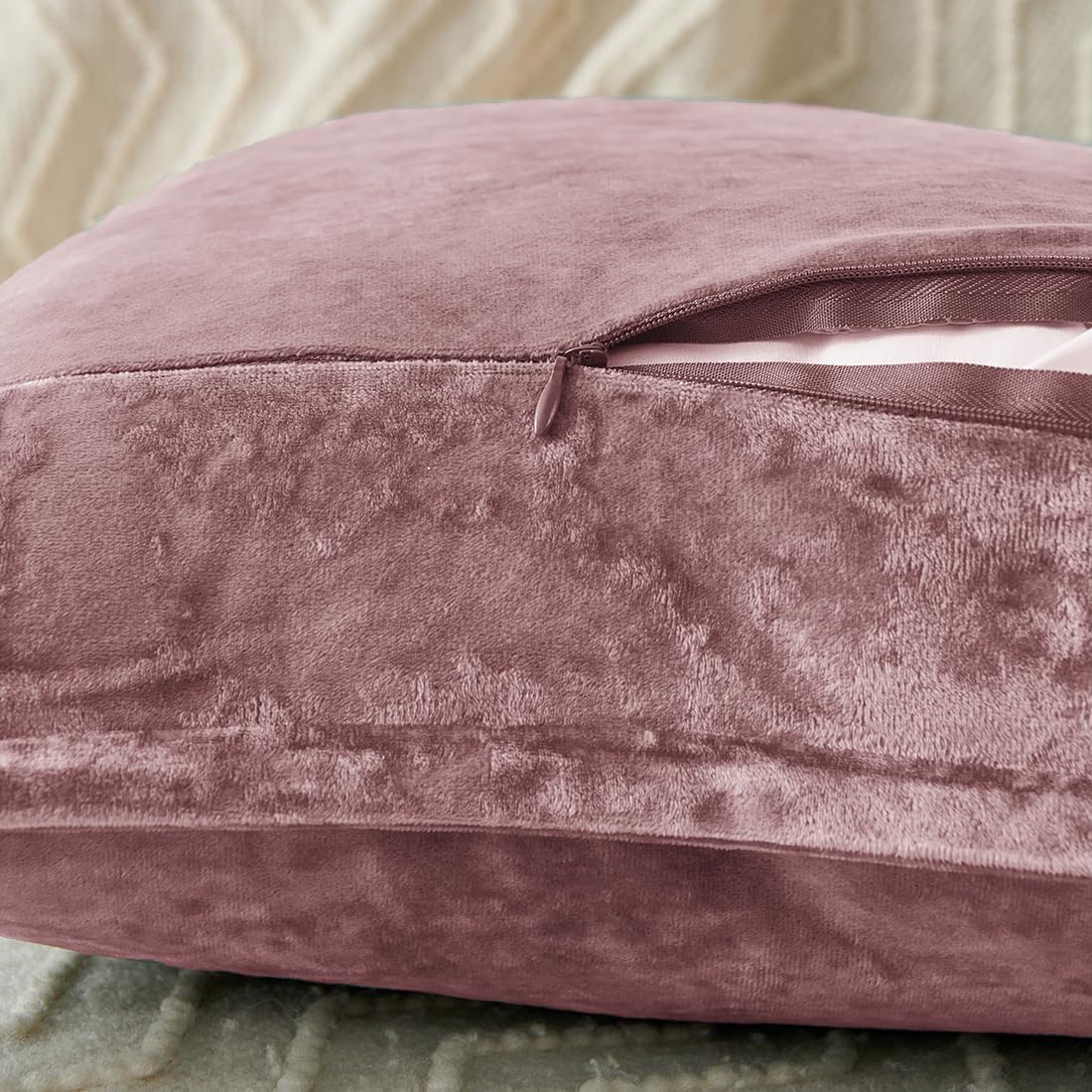 Luxurious Velvet Throw Pillow Covers 20x20 Set of 2 Decorative Pillow Covers Solid Square Cushion Case for Sofa Couch Bedroom Farmhouse, Mauve