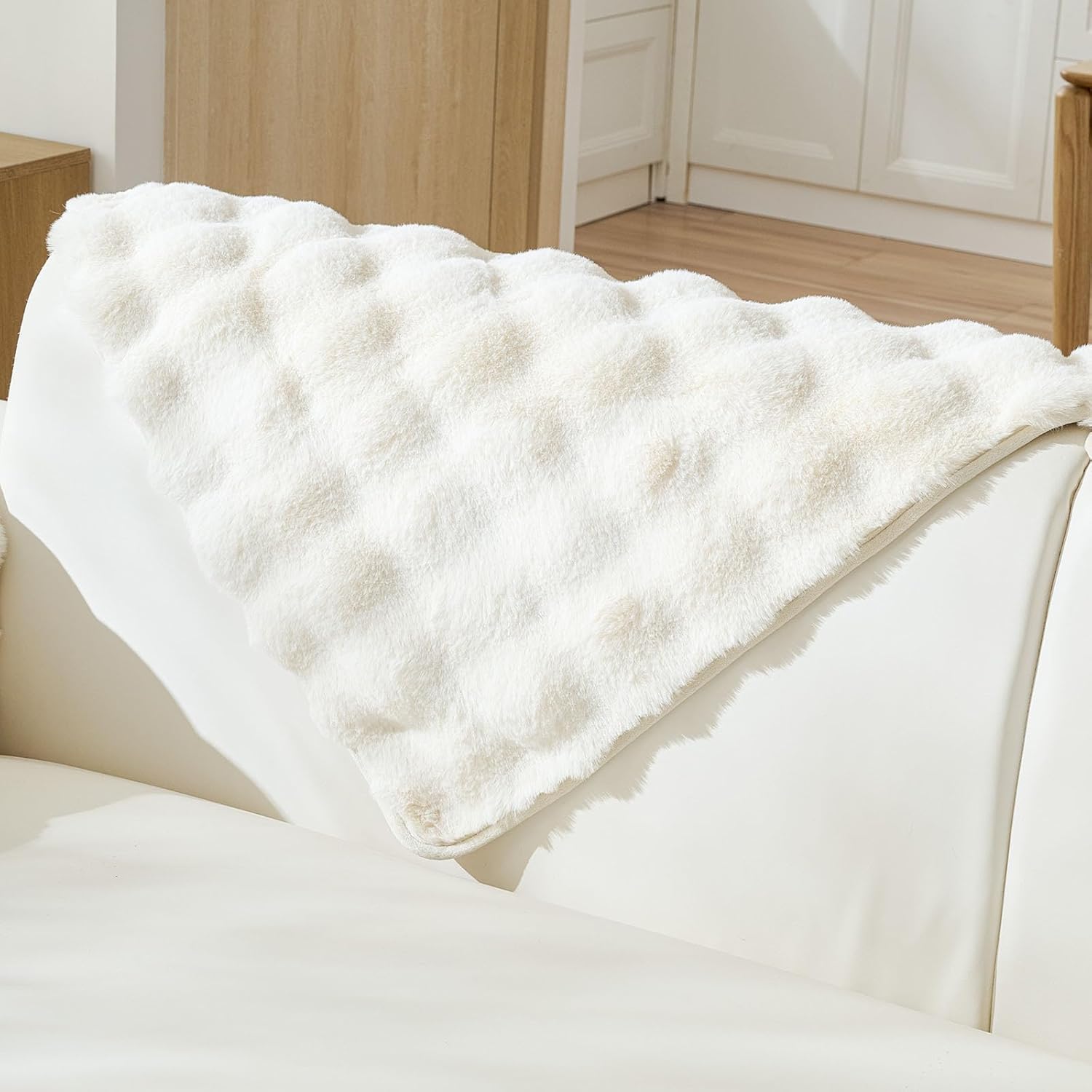 Faux Fur Armrest Cover Backrest Cover Fuzzy Plush Thick Bubble Sofa Cover Luxury Soft Cozy Couch Cover Anti-Slip Sofa Slipcover Washable Furniture Protector (Ivory,28"x28")