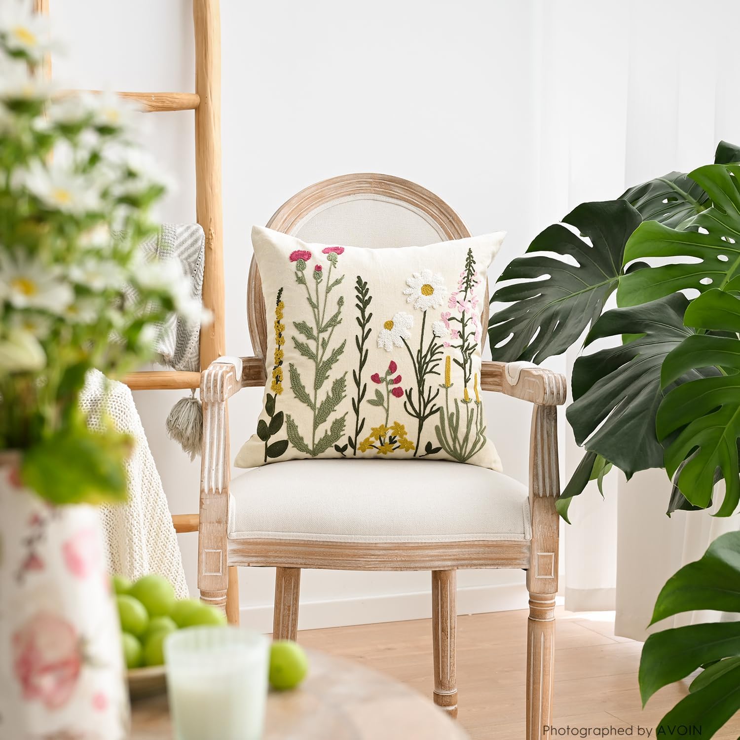 AVOIN colorlife Holiday Floral Embroidered Decorative Throw Pillow Cover, 18 x 18 Inch Daisy Colorful Flowers Tufted Patterned Linen Cushion Case for Bedroom Living Room Sofa Couch