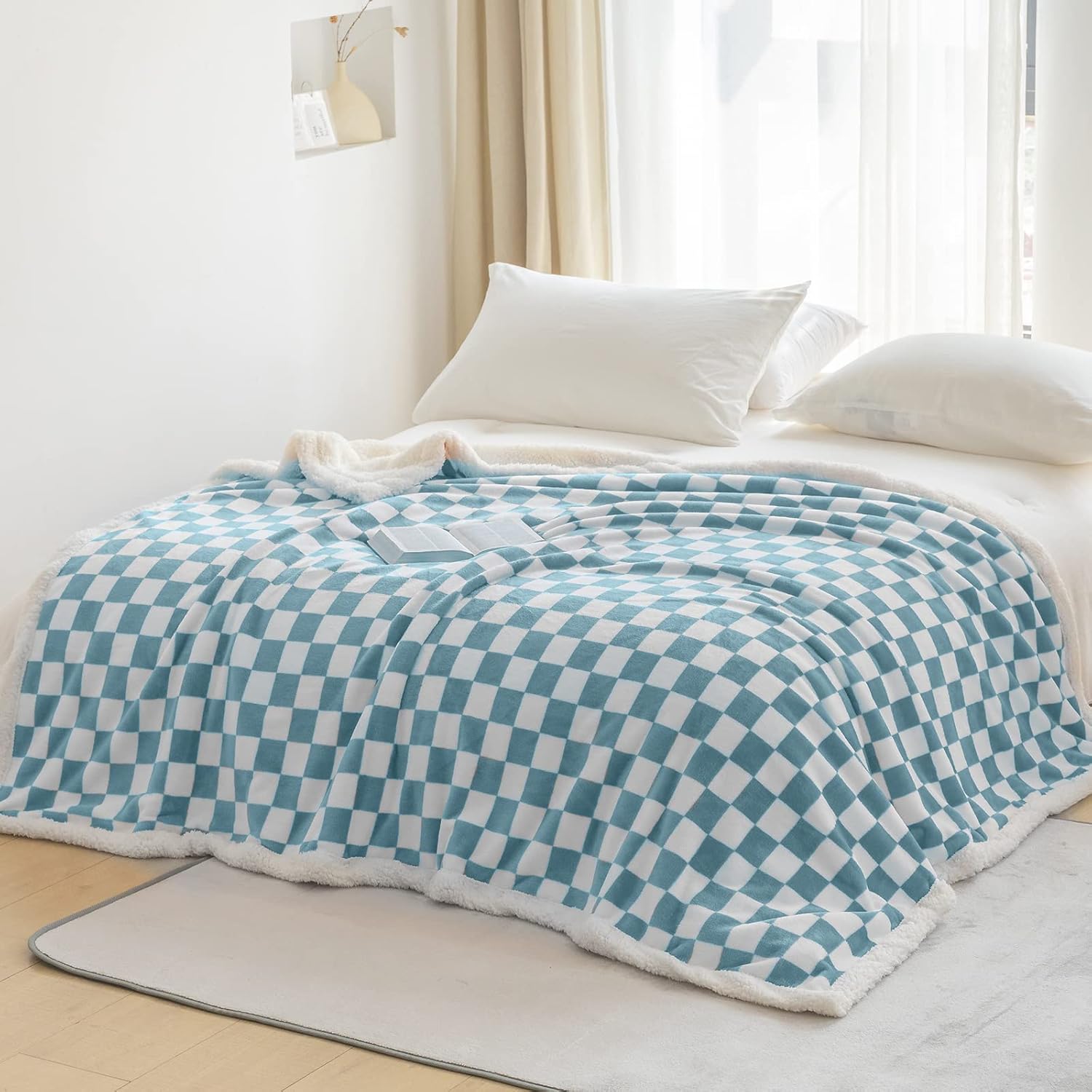 LOMAO Sherpa Throw Blanket Fleece Blanket with Checkered Pattern Soft Thick Blanket for Couch, Bed, Sofa Luxurious Warm and Cozy for All Seasons (Light Blue, 51"x63")