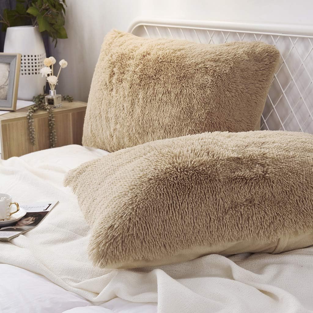 Uhamho Set of 2 Faux Fur Throw Pillow Covers Soft Velvet Decorative Pillowcases Zipper Closure (Camel, 20"x36")