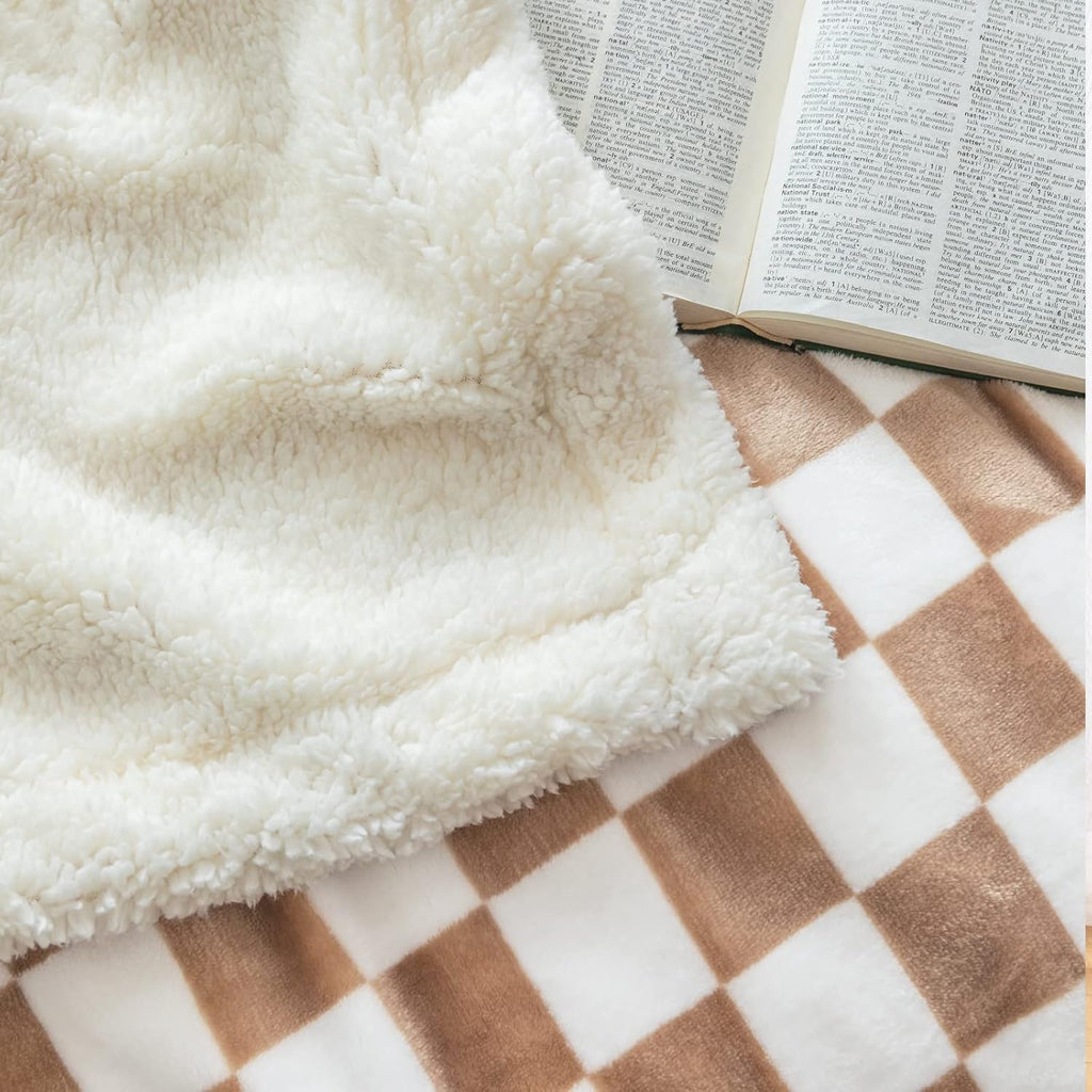 LOMAO Sherpa Throw Blanket Fleece Blanket with Checkered Pattern Soft Thick Blanket for Couch, Bed, Sofa Luxurious Warm and Cozy for All Seasons (Khaki, 60"x80")