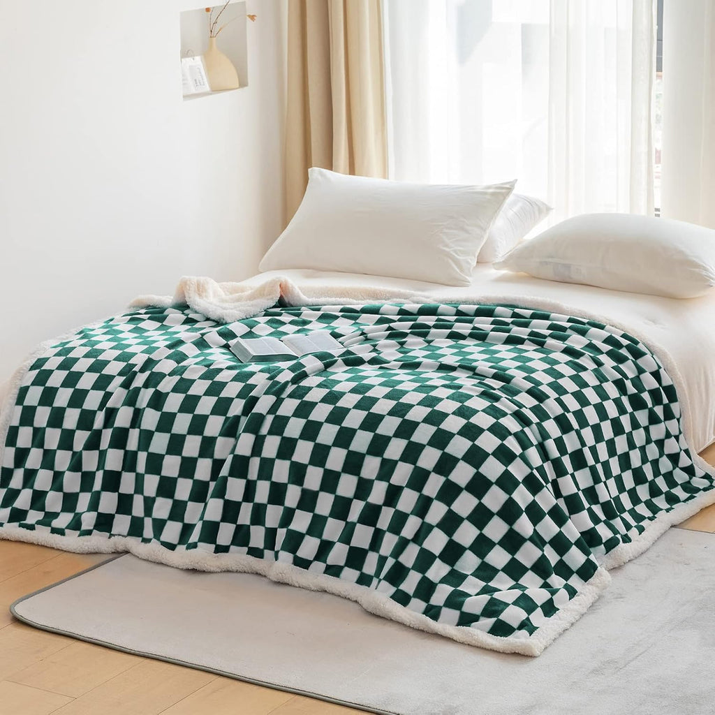 LOMAO Sherpa Throw Blanket Fleece Blanket with Checkered Pattern Soft Thick Blanket for Couch, Bed, Sofa Luxurious Warm and Cozy for All Seasons (Green, 51"x63")