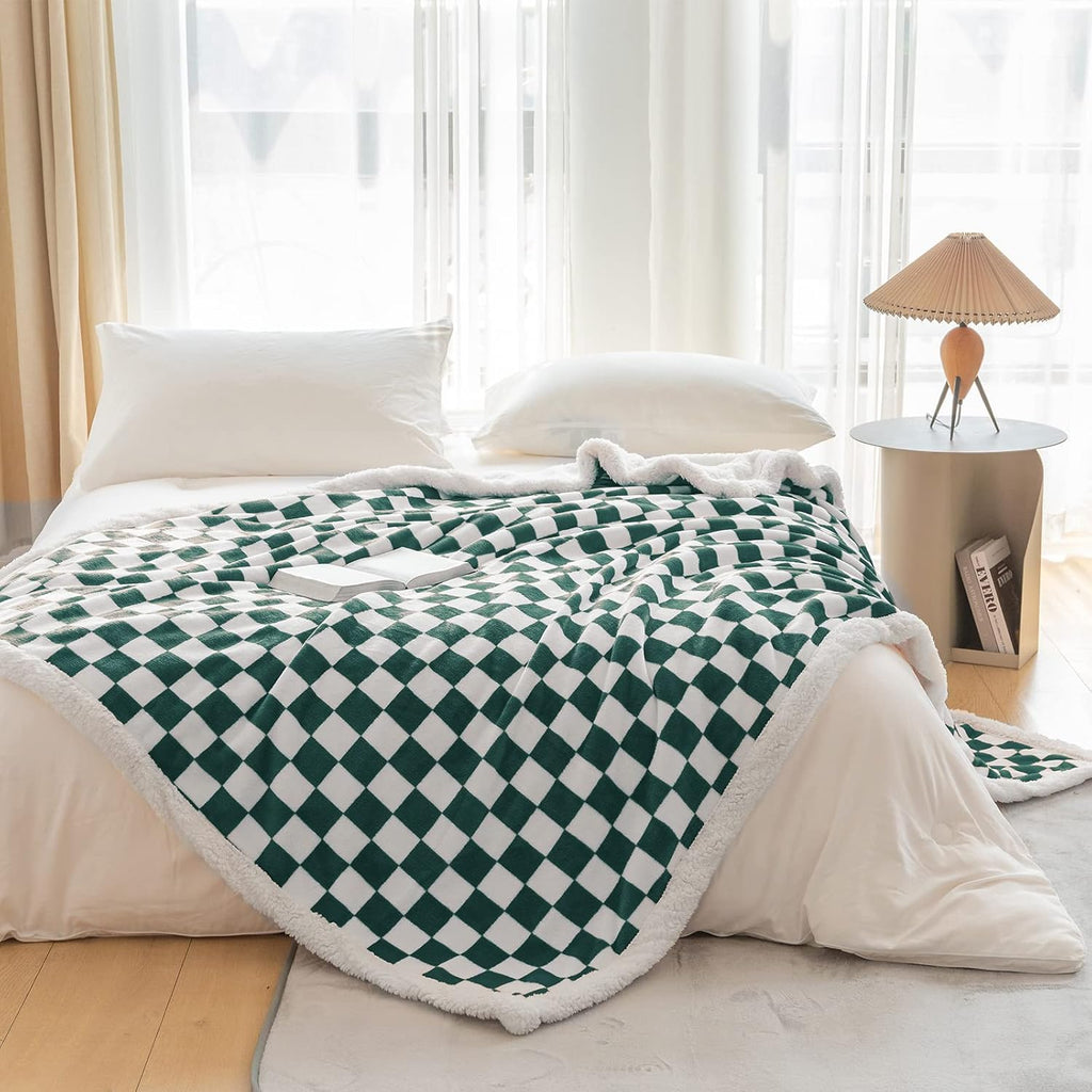 LOMAO Sherpa Throw Blanket Fleece Blanket with Checkered Pattern Soft Thick Blanket for Couch, Bed, Sofa Luxurious Warm and Cozy for All Seasons (Green, 51"x63")
