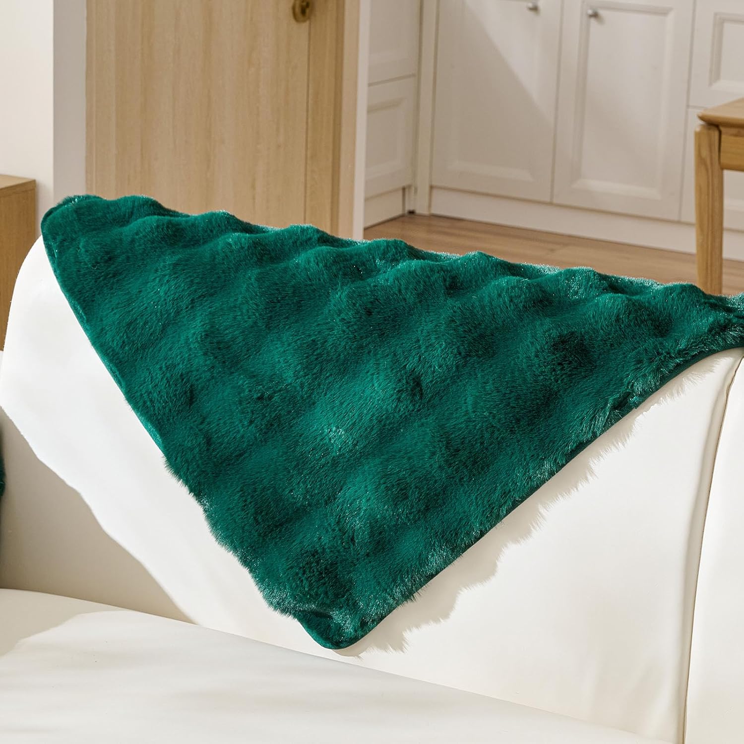 Christmas Faux Fur Armrest Cover Backrest Cover Fuzzy Plush Thick Bubble Sofa Cover Luxury Soft Cozy Couch Cover Anti-Slip Sofa Slipcover Washable Furniture Protector (Dark Green,28"x28")