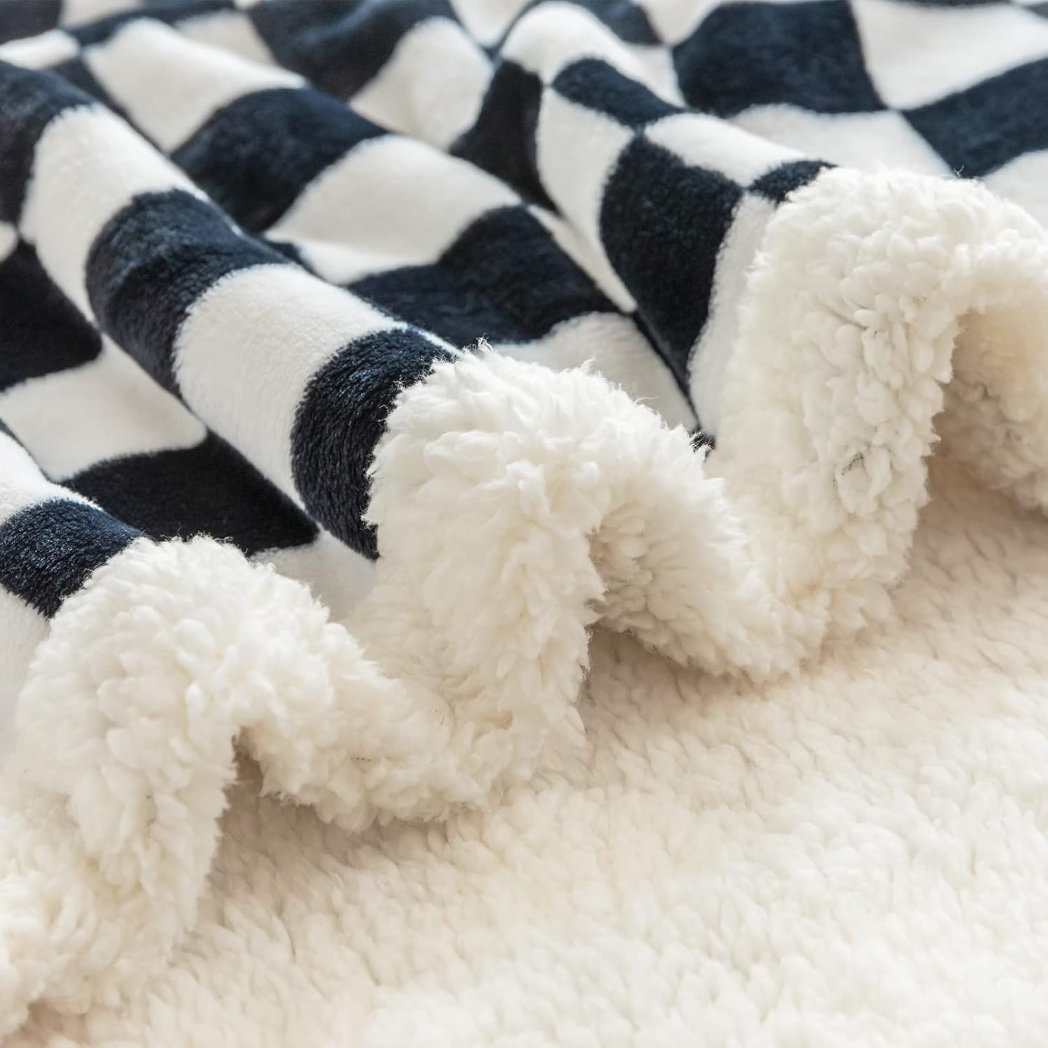 LOMAO Sherpa Throw Blanket Fleece Blanket with Checkered Pattern Soft Thick Blanket for Couch, Bed, Sofa Luxurious Warm and Cozy for All Seasons (Black, 90"x90")