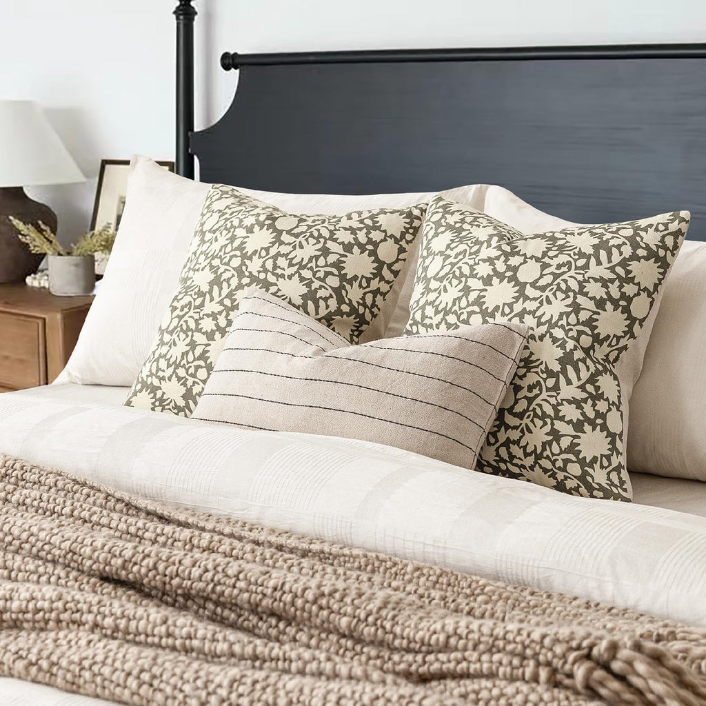 Foindtower Set of 2 Decorative Neutral Floral Throw Pillow Covers Accent Farmhouse Cushion Covers Boho Vintage Pillowcase for Couch Sofa Bedroom Living Room Home Decor,18×18 Inch,Sage Green