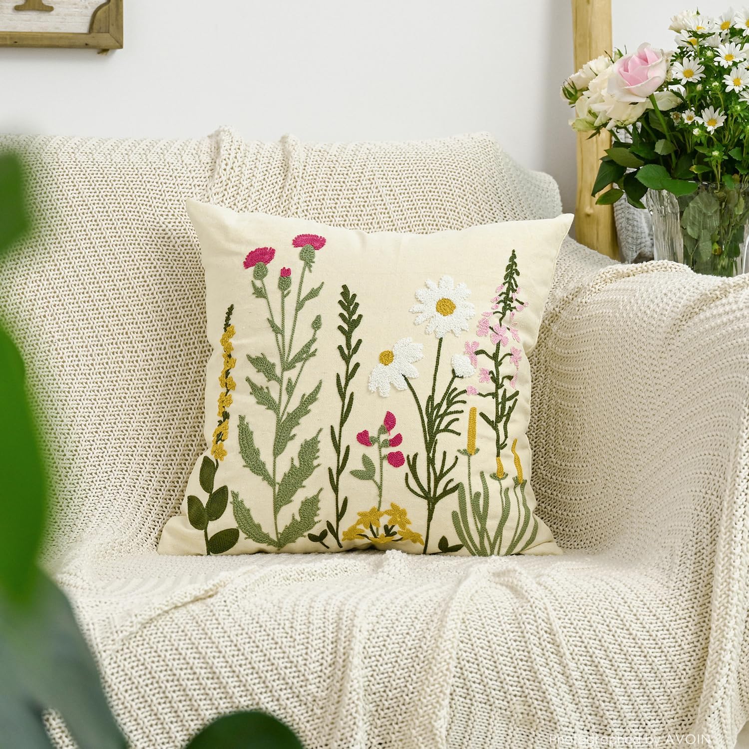 AVOIN colorlife Holiday Floral Embroidered Decorative Throw Pillow Cover, 18 x 18 Inch Daisy Colorful Flowers Tufted Patterned Linen Cushion Case for Bedroom Living Room Sofa Couch