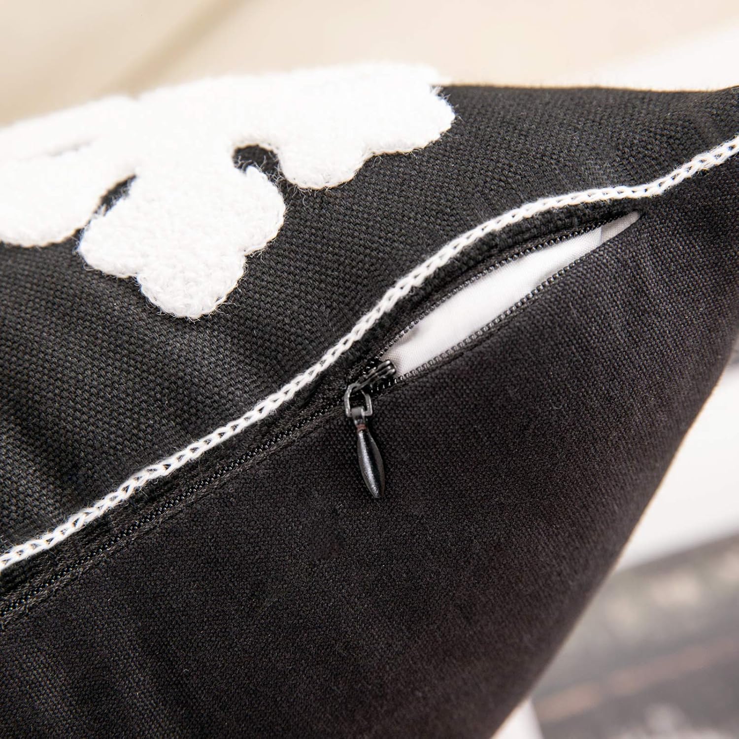 MIULEE Pack of 2 Christmas Decorative Snowflake Throw Pillow Covers Canvas Embroidery Winter Cushion Cases Holiday Decor Soft Pillowcases for Winter Couch Sofa Bedroom Car（Black, 18x18in）