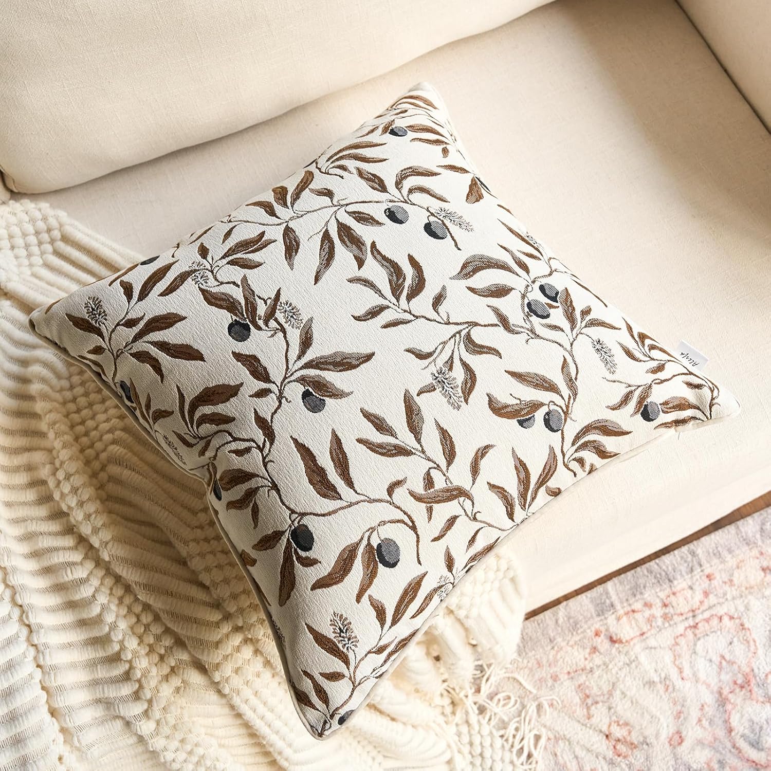 Alerfa Beige Floral Throw Pillow Cover 18 x 18 Inch Sqaure Luxury Decorative Pillow Cover for Couch Living Room Bedroom