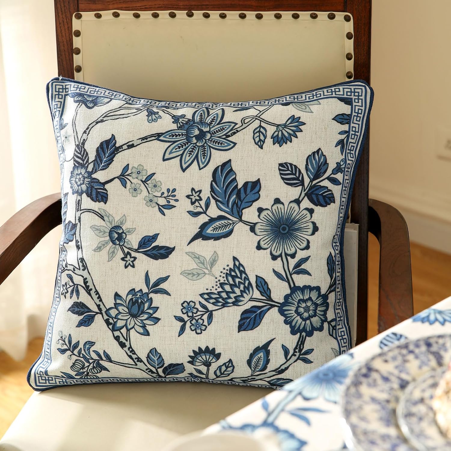 Chinoiserie Throw Pillow Covers,Classic Chinoiserie Blue and White with Floral Pattern Linen Throw Pillowcases,Decorative Square Cushion Covers for Couch Bed Car,18x18 Inches