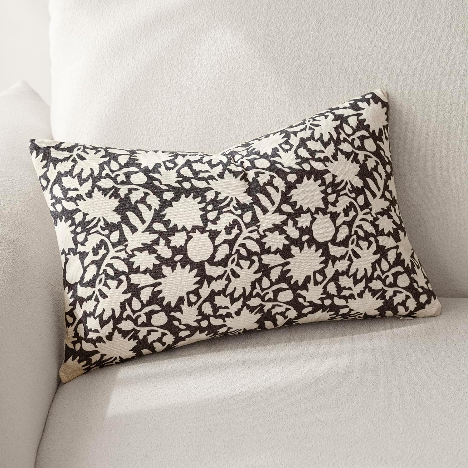 Foindtower Set of 2 Decorative Neutral Floral Lumbar Throw Pillow Covers Accent Farmhouse Cushion Covers Boho Vintage Pillowcase for Couch Sofa Bedroom Living Room Home Decor,12×20 Inch,Black