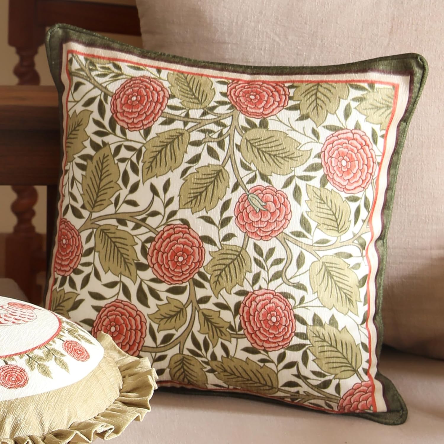 Square Throw Pillow Covers,Brown Cozy Velvet Farmhouse with Daisy and Leaves Floral Pattern Pillowcases,Decoration Pillows Cushion Covers for Couch Sofa Bed Car Chair,18"x18"