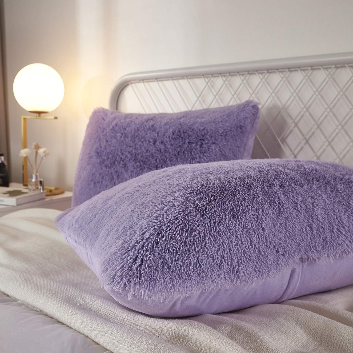 Uhamho Set of 2 Standard Faux Fur Throw Pillow Covers Soft Velvet Decorative Pillowcases Zipper Closure (Lilac, 20"x26")