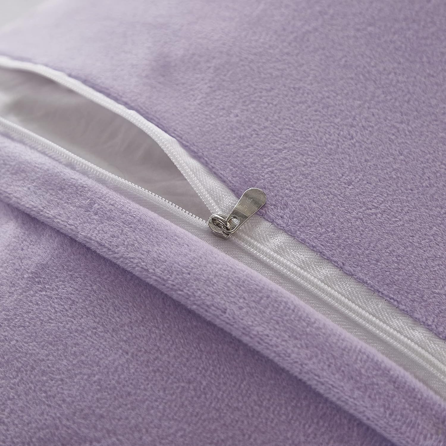 Uhamho Set of 2 Faux Fur Throw Pillow Covers Soft Velvet Decorative Pillowcases Zipper Closure (Lilac, 20"x36")