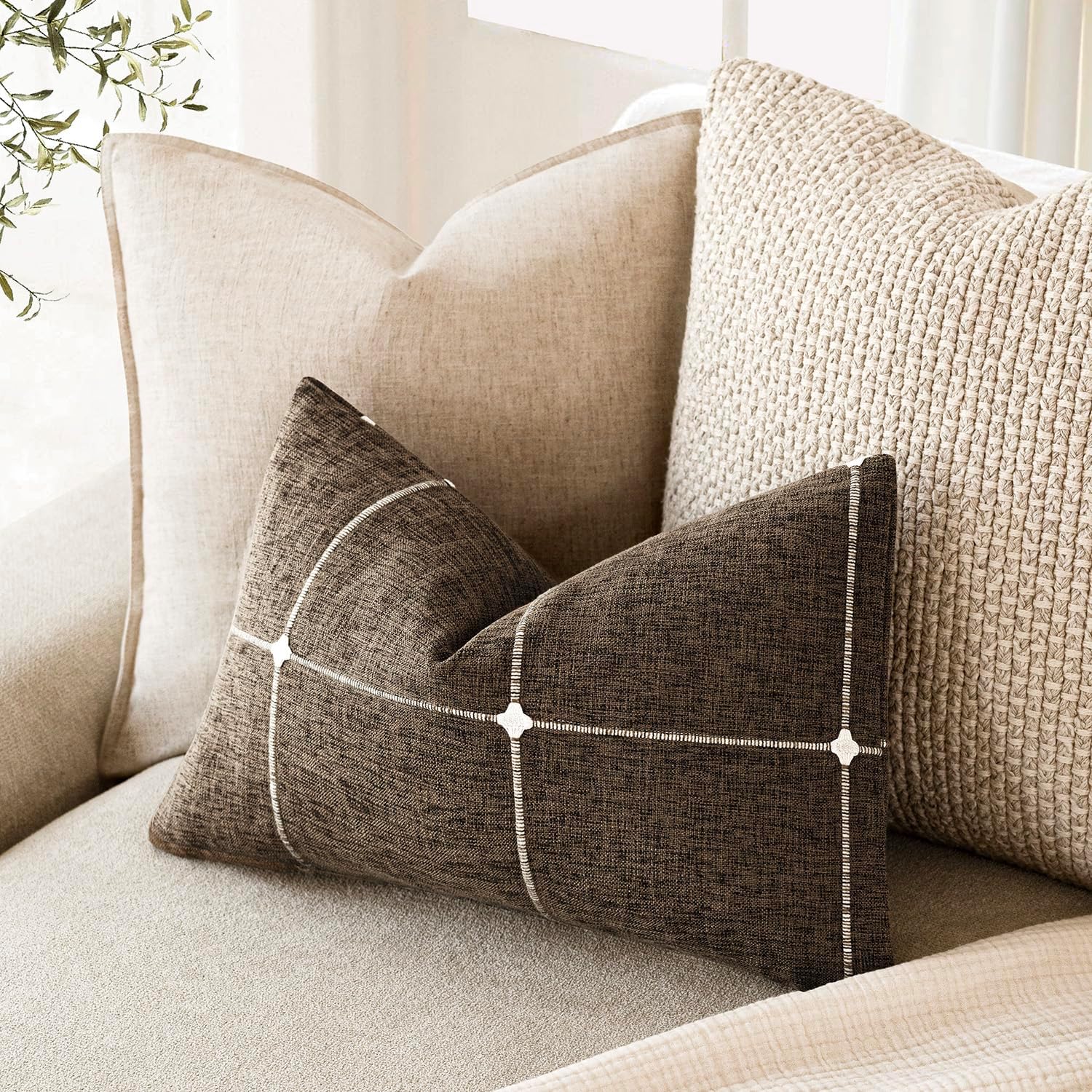 Foindtower Pack of 2 Decorative Faux Linen Jacquard Check Throw Pillow Covers Farmhouse Lumbar Cushion Cover with Grid Textured Accent Pillowcase for Couch Sofa Living Room Home Decor,12×20 Inch,Brown