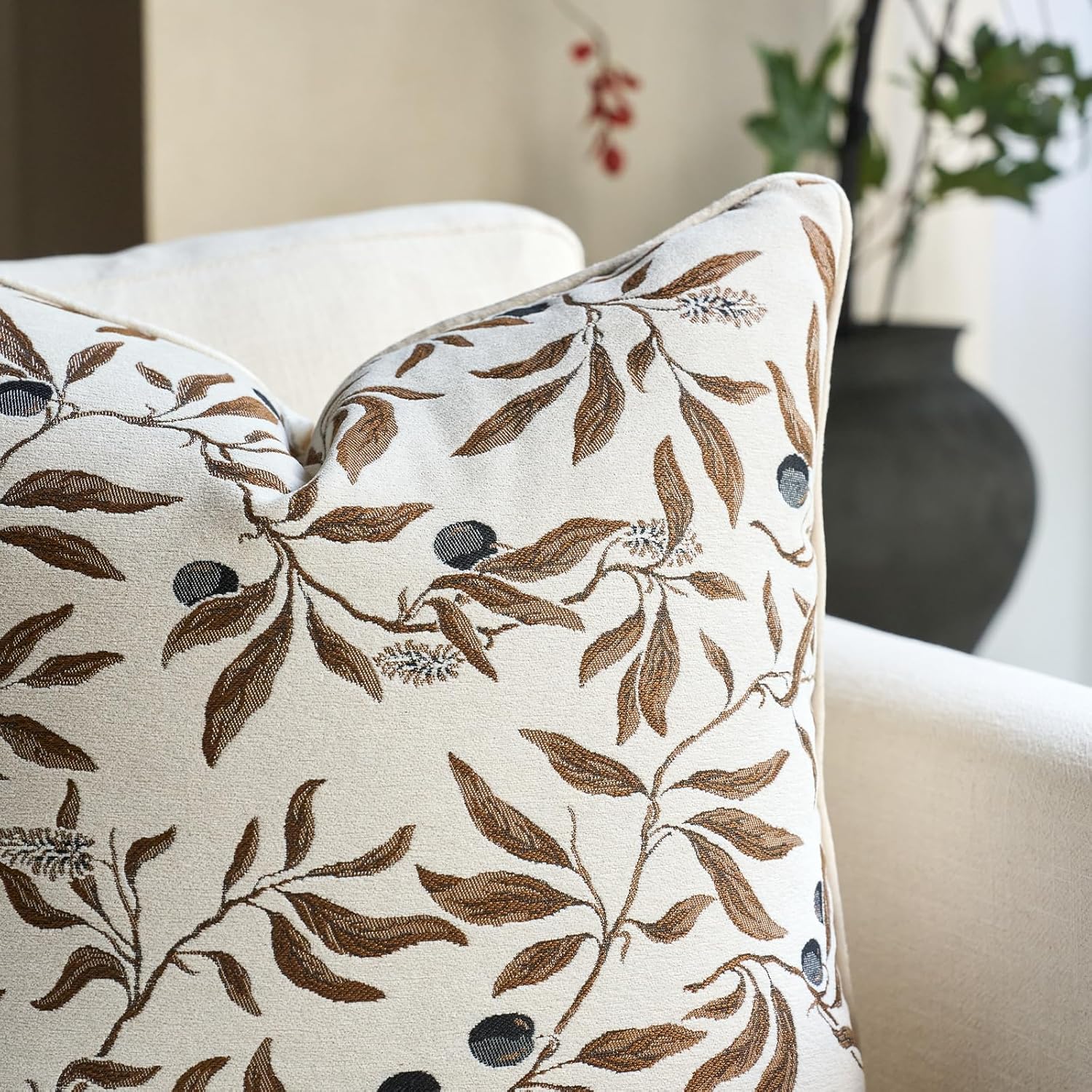 Alerfa Beige Floral Throw Pillow Cover 18 x 18 Inch Sqaure Luxury Decorative Pillow Cover for Couch Living Room Bedroom