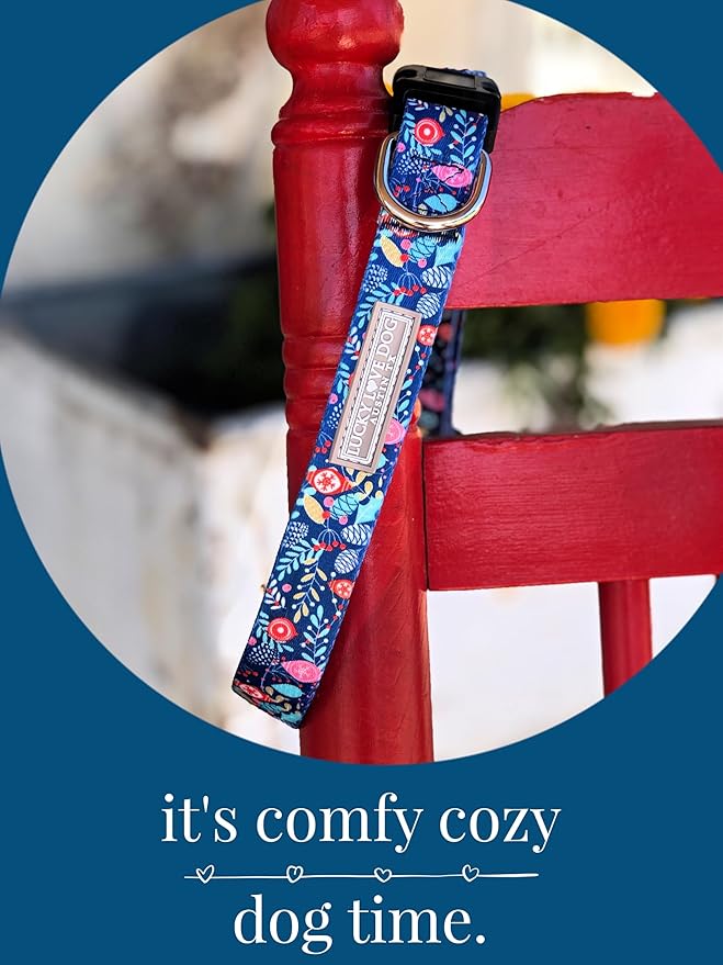 Lucky Love Dog - Adjustable Dog Collar with Easy Click Buckle for Small to Large Dogs, Durable, & Comfortable for Male & Female Dogs, Pet Collar for Puppies & Adult Ones - Sweet Holiday, Medium