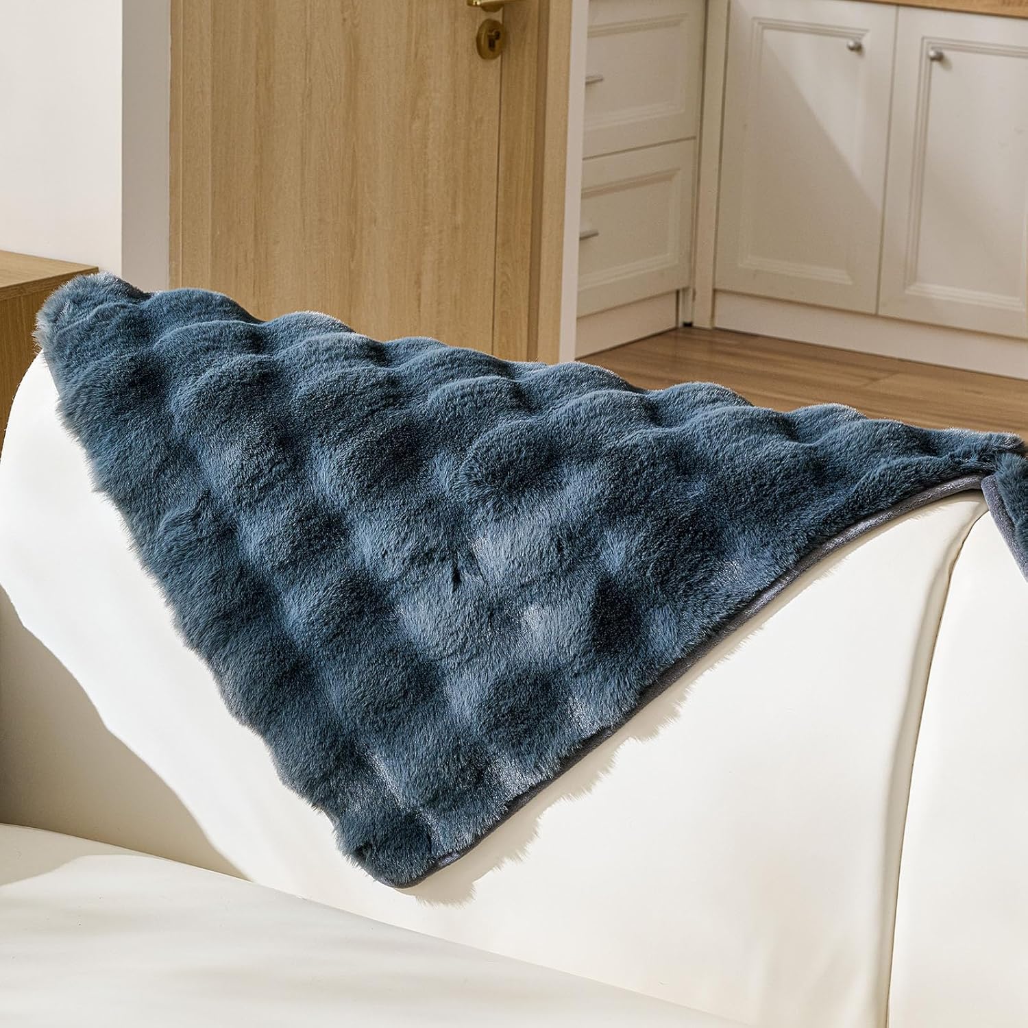 Faux Fur Armrest Cover Backrest Cover Fuzzy Plush Thick Bubble Sofa Cover Luxury Soft Cozy Couch Cover Anti-Slip Sofa Slipcover Washable Furniture Protector (Dark Grey,28"x28")