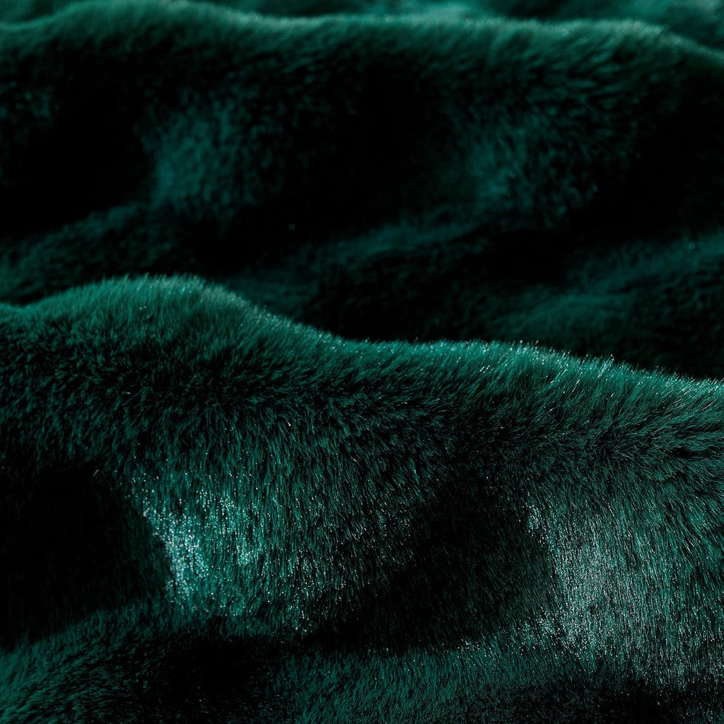 Christmas Faux Fur Decorative Throw Pillow Cover Plush Thick Bubble Pillow Covers Luxury Soft Cozy Accent Pillowcase for Spring Sofa Living Room Couch Bed (Dark Green,12"x20")