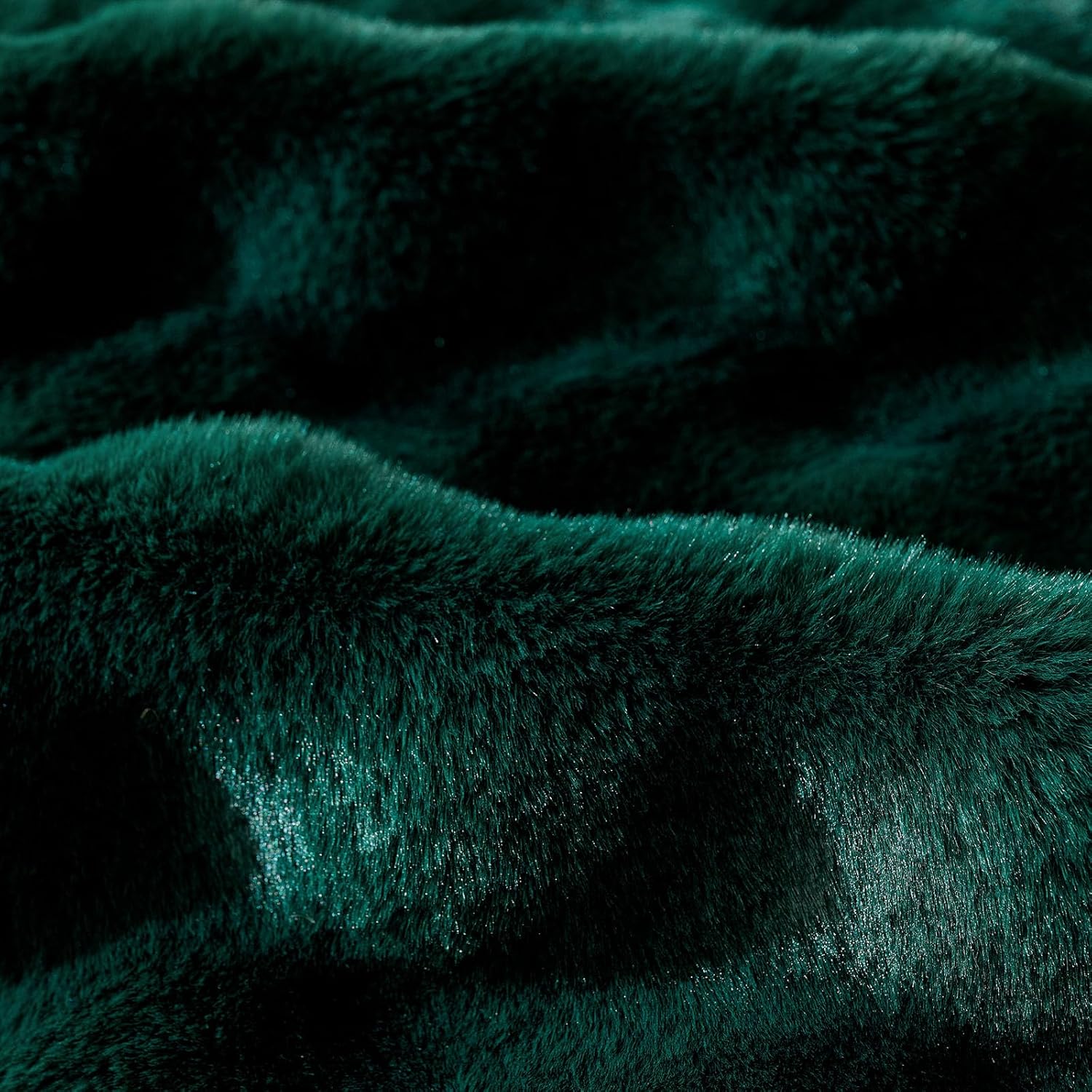 Christmas Faux Fur Decorative Throw Pillow Cover Plush Thick Bubble Pillow Covers Luxury Soft Cozy Accent Pillowcase for Spring Sofa Living Room Couch Bed (Dark Green,18"x18")