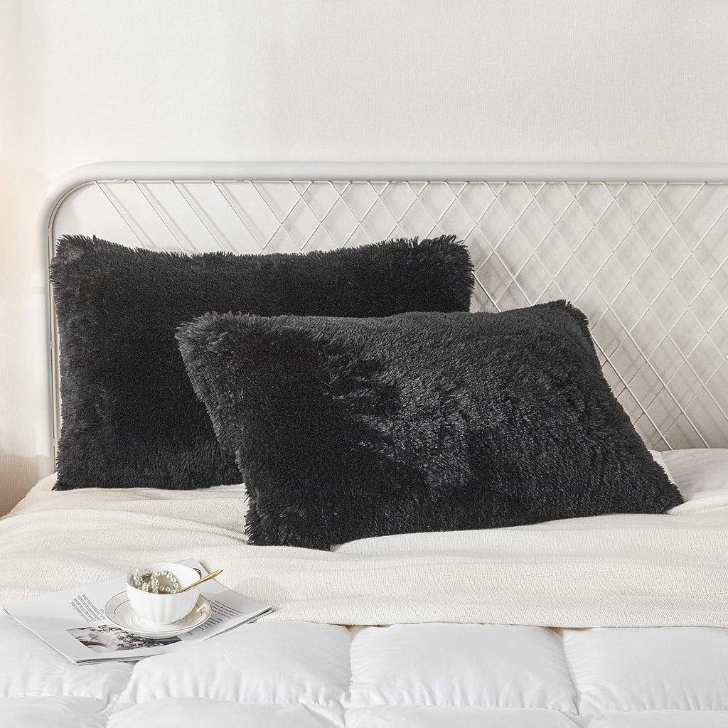 Uhamho Set of 2 Faux Fur Throw Pillow Covers Soft Velvet Decorative Pillowcases Zipper Closure (Black, 20"x26")