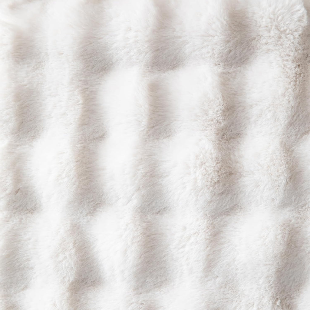 Pack of 2 Thick Plush Throw Pillow Covers Fluffy Wave Faux Fur Decorative Cushion Covers Soft Wool Pillowcase for Sofa Couch Livingroom 22x22 Inch White