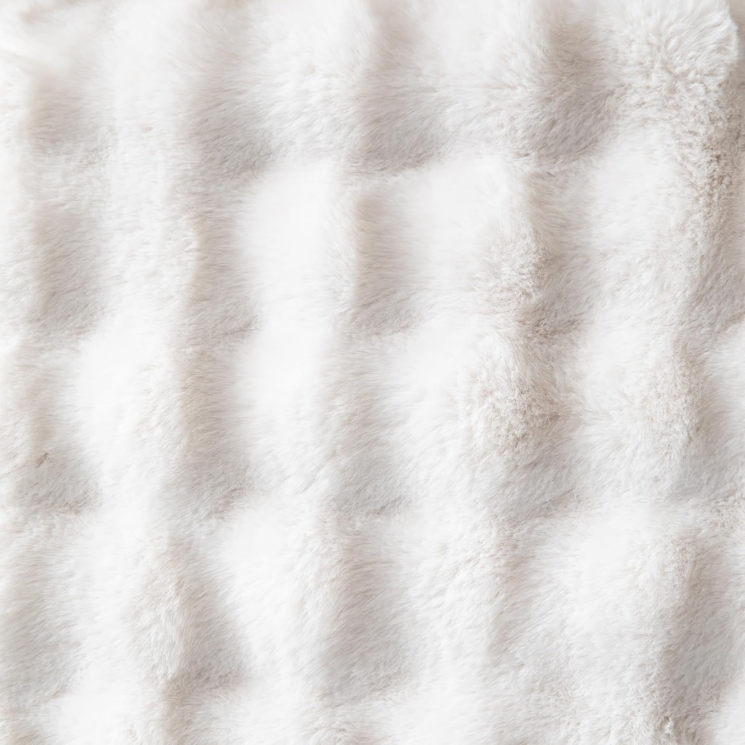 Pack of 2 Thick Plush Throw Pillow Covers Fluffy Wave Faux Fur Decorative Cushion Covers Soft Wool Pillowcase for Sofa Couch Livingroom 20x20 Inch White