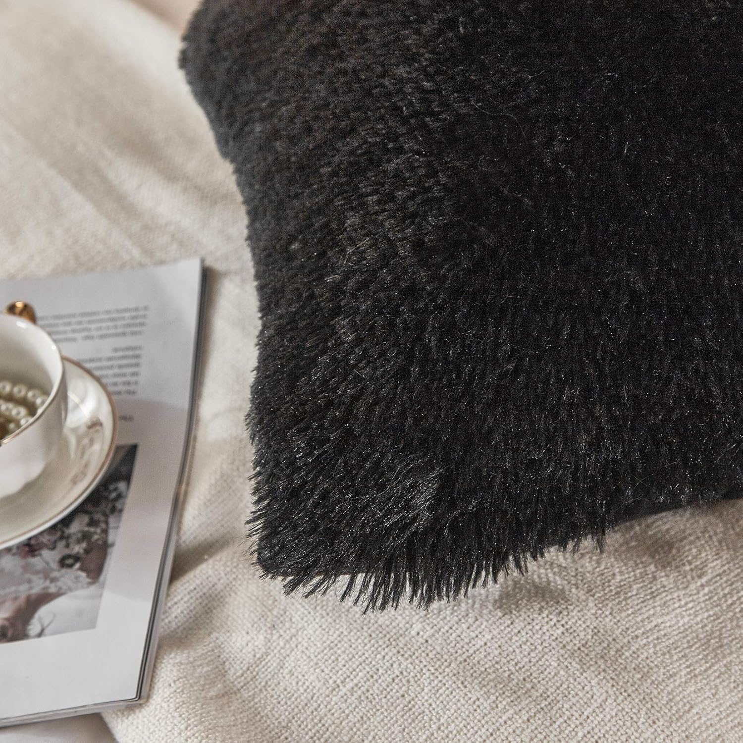 Uhamho Set of 2 Faux Fur Throw Pillow Covers Soft Velvet Decorative Pillowcases Zipper Closure (Black, 20"x36")